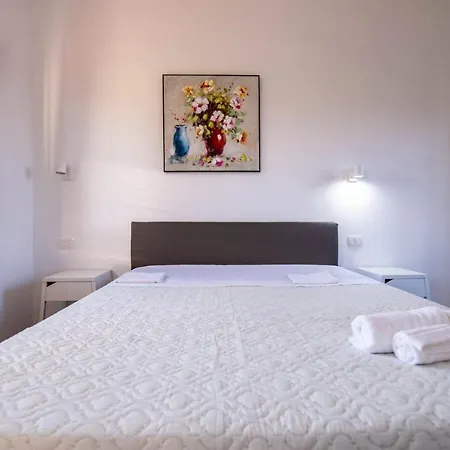 Andrea San Lorenzo *